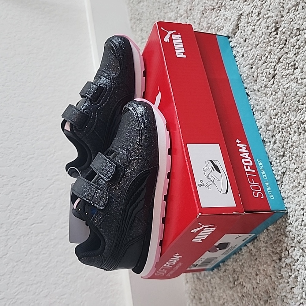 🆕️ NWT, Puma Vista Glitz Kids, Girls Size 8, Black Glitter with Pink Soles